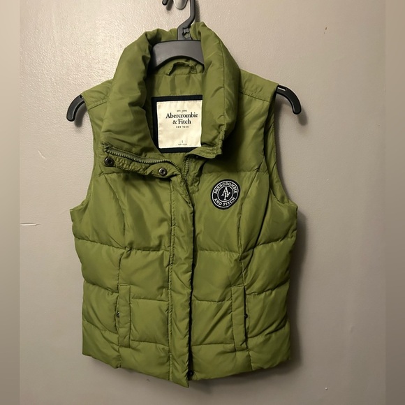 Abercrombie & Fitch Jackets & Blazers - Abercrombie & Fitch vest - green zip/button puffer w/chest logo patch